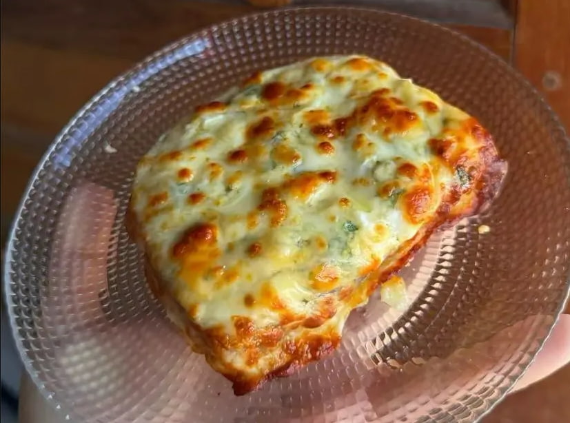 Pão cremoso gratinado